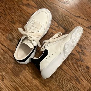 Alexander McQueen Women's Court Trainer in White/black